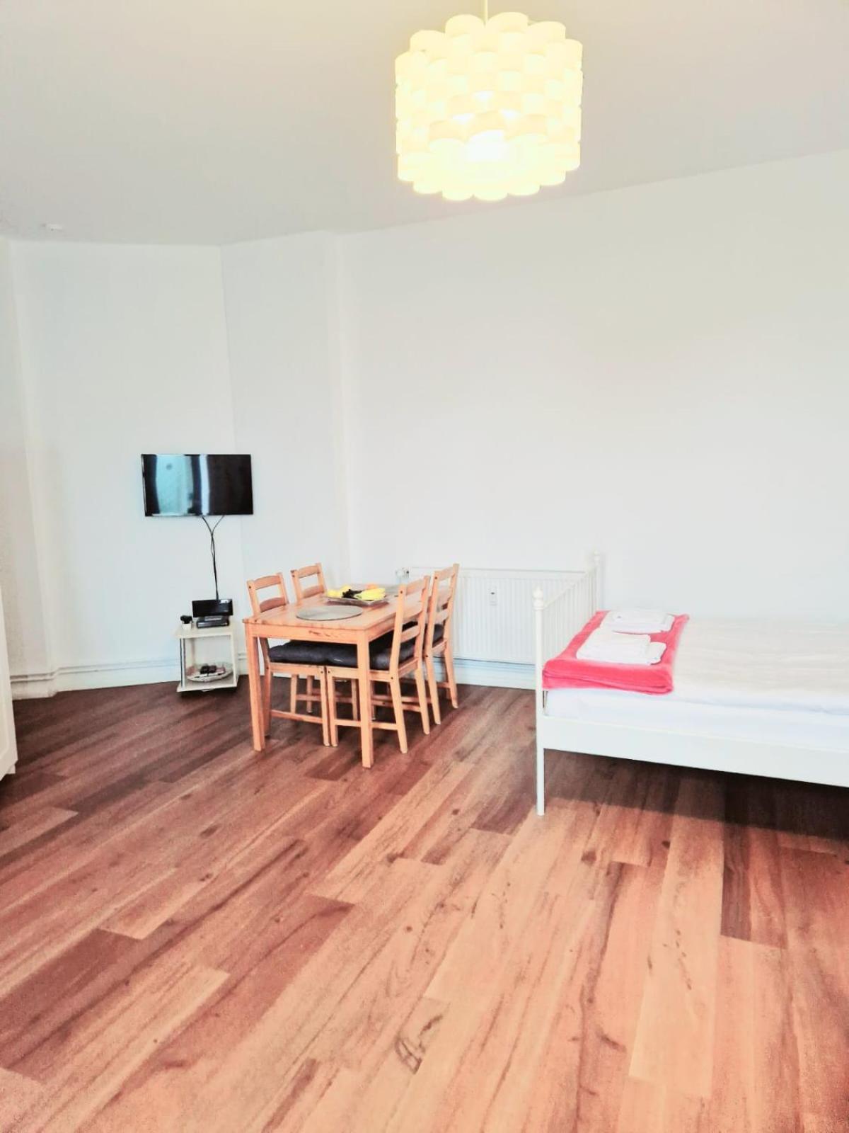 City Studio Apartment For 4, Near Sonnenallee ベルリン エクステリア 写真